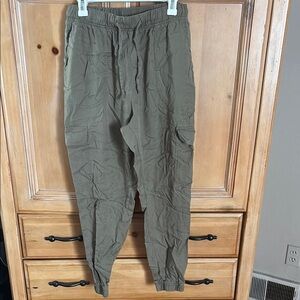 Women's Olive Jogger Style Cargo Pants